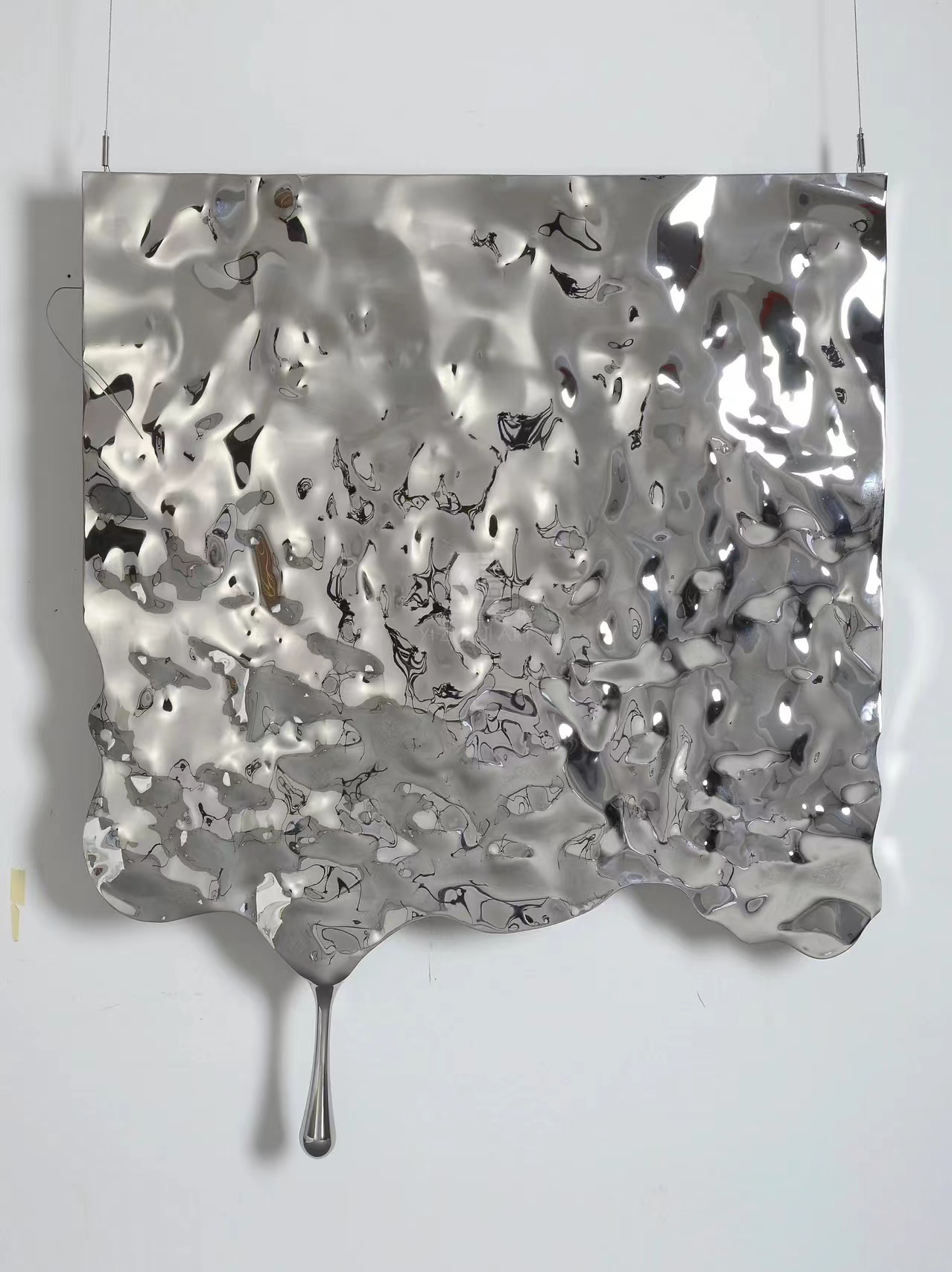 Водяная гофрированная тисненная тарелка